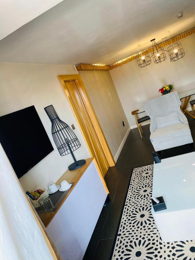 Two-Bedroom Suite,1567175159:JPEG